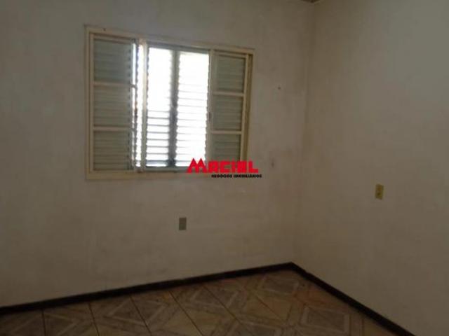 INVISTA: SOMENTE A VISTA. CASA NO RESIDENCIAL JATOBÁ PERTO DE TUDO