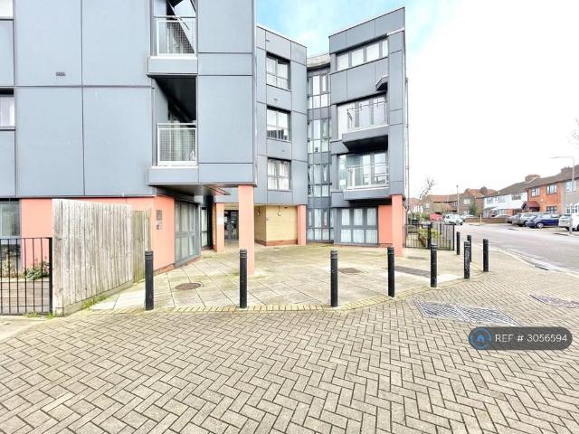 Invito House, Ilford, IG2 Studio to rent £1,300 pcm £300 pw