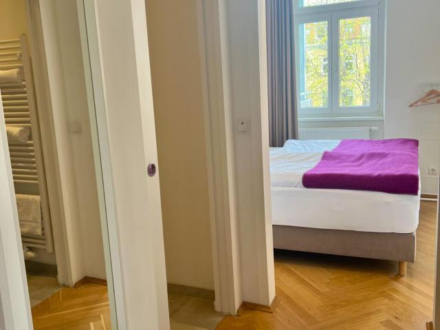 Inviting 1 bedroom flat near the Schuhmeierplatz tram stop
