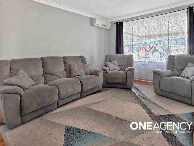 INVITING 3 BEDROOM HOME WITH SEPARATE LIVING & DINING!