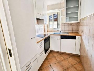 Inviting and bright three room apartment near the center