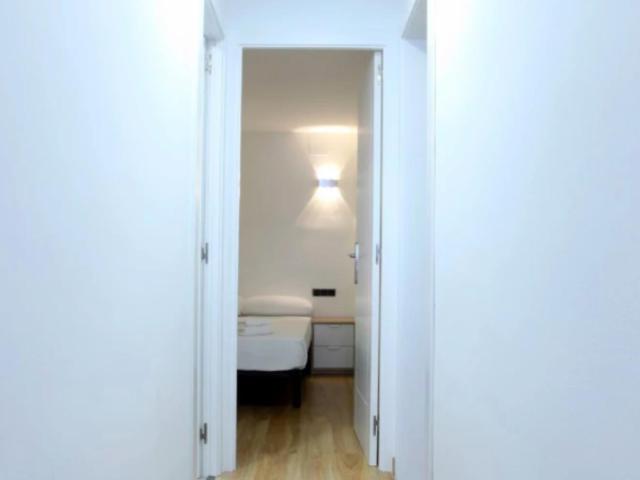 Inviting and homely 3 bedroom flat near the Clot metro station
