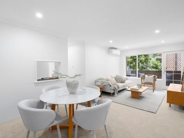 Inviting apartment in complex with a pool