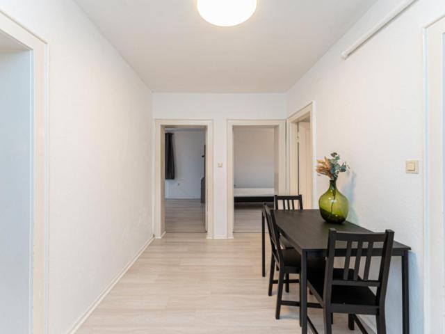 Inviting double bedroom with a balcony, in Schmargendorf