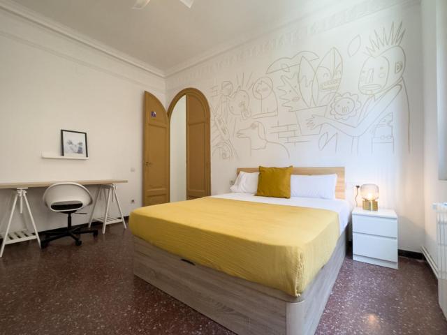 Inviting double bedroom close to La Rambla