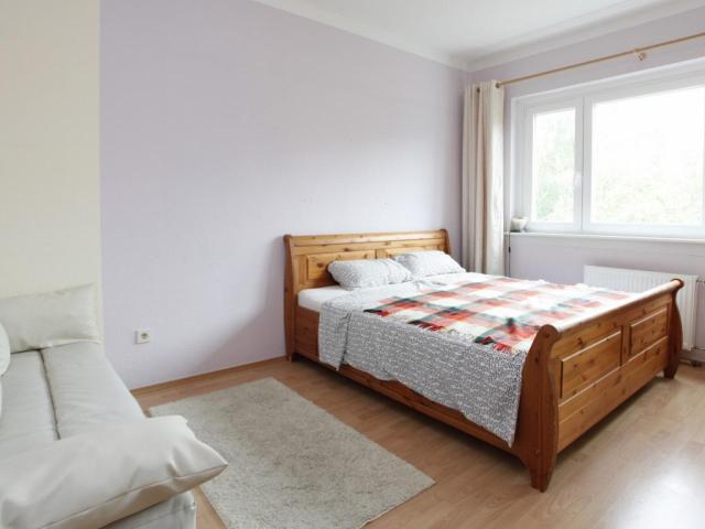 Inviting double bedroom in a 4 bedroom apartment, in the Reinickendorf neighbourhood