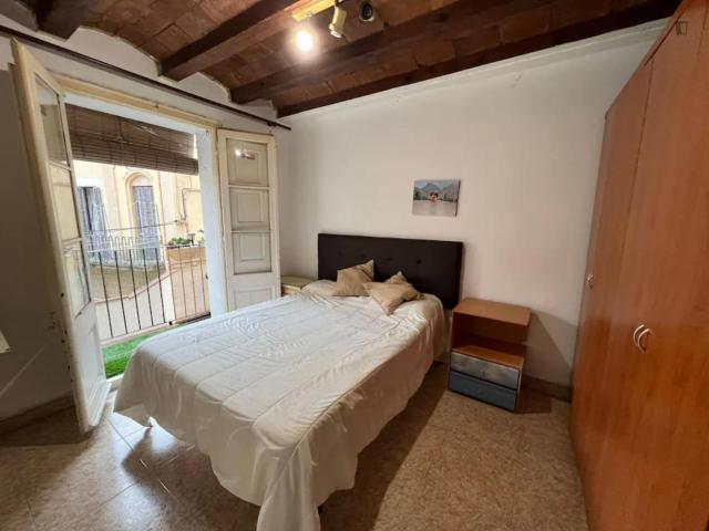 Inviting double bedroom in Sants Montjuïc