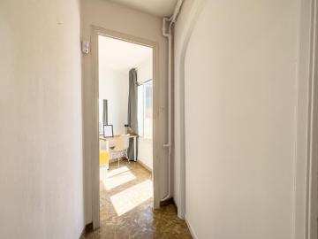 Inviting double bedroom near El Poble sec