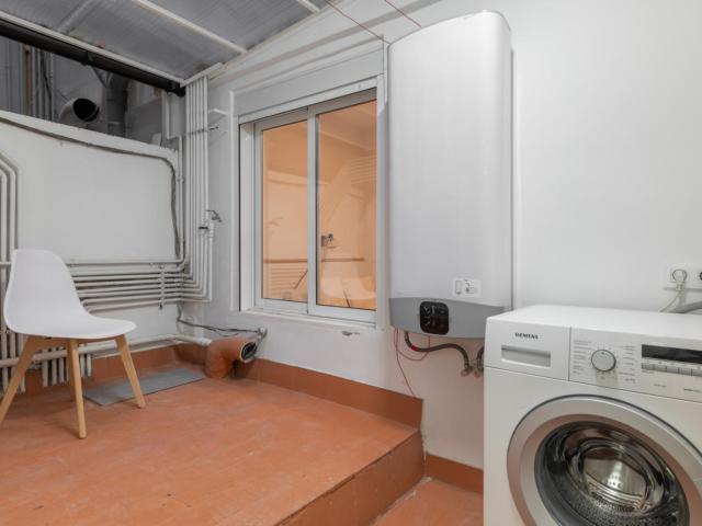 Inviting double bedroom near Lesseps station