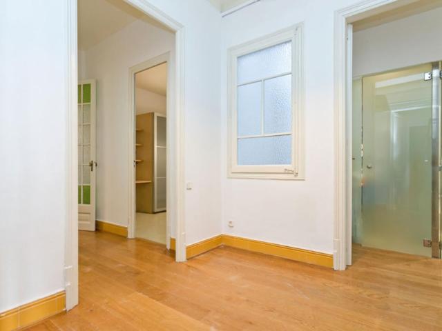 Inviting double bedroom near Parc del Turó del Putxet