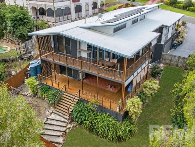 Inviting extended families, boat / caravan / car enthusiasts, trades people, room for parents or independent teens.ÃÂ