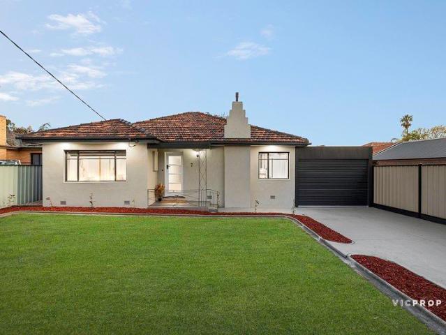 Inviting Family Excellence with Alfresco Perfection