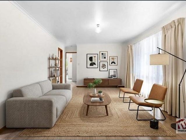 INVITING FAMILY HOME!