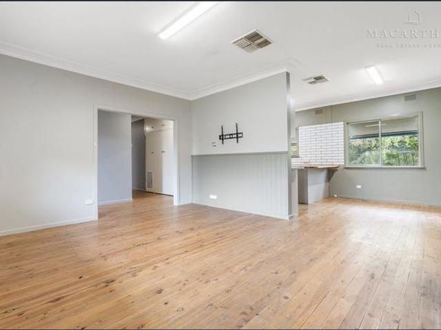 Inviting Family Home with Spacious Yard in Peaceful Kooringal Cul de Sac