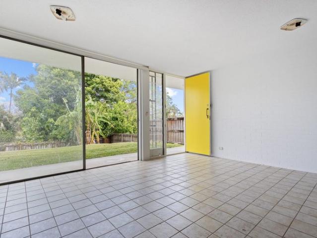Inviting Ground Floor Apartment in Prime Location