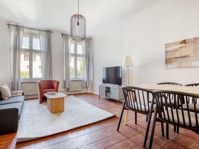 Inviting Kreuzberg 2BR, Fully Outfiited & Furnished, Berlin Amsterdam Apartments for Rent