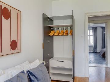 Inviting Kreuzberg 2BR, Fully Outfiited & Furnished, Berlin Amsterdam Apartments for Rent