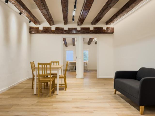 Inviting single bedroom in the heart of Barcelona