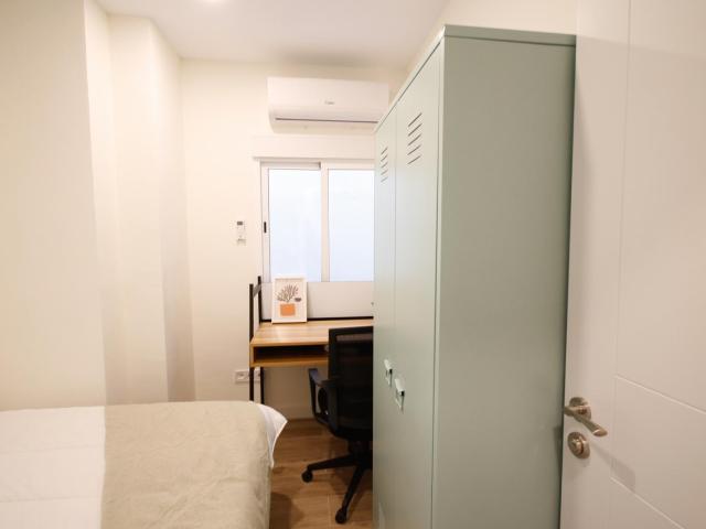 Inviting single bedroom near La Sagrada Familia