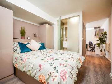Inviting studio very close to Moorfields train station Has an Apartment