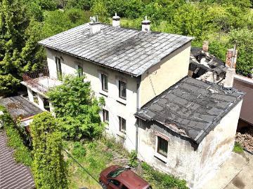 Inwestycyjna działka z domem i budynkami w Olkuszu