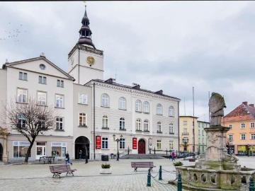 Inwestycyjna kamienica 1006 m² z najmem, centrum Dzierżoniowa
