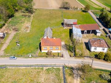 Inwestycyjne siedlisko 4070 m² z domem w Milewie