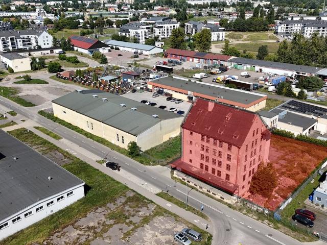 Inwestycyjny grunt z budynkiem 1662 m2 w Piła