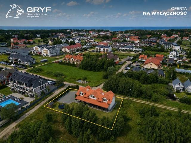Inwestycyjny dom z 4 apartamentami 1 km od morza