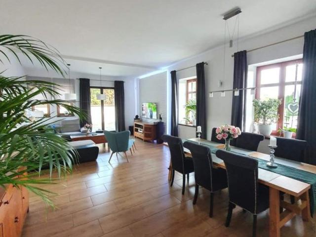 Dom inwestycyjny 506 m2 z windą i panelami fotowoltaicznymi