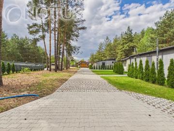 Inwestycyjny kompleks 3 000 m² z domkami i SPA