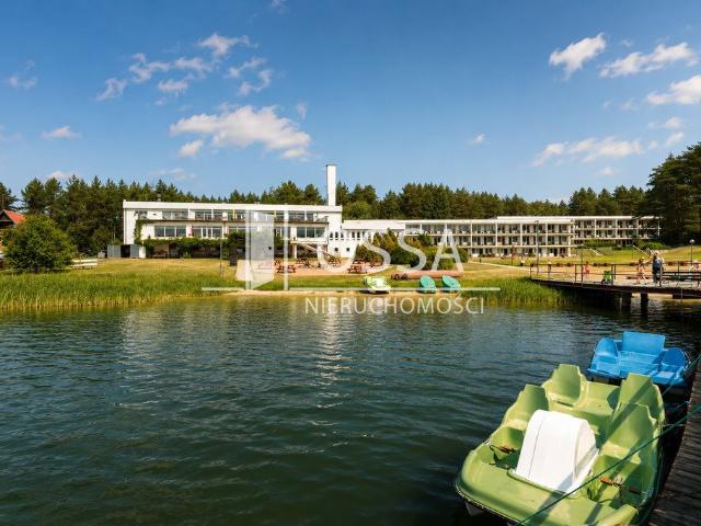 Inwestycyjny hotel nad jeziorem z potencjałem wzrostu