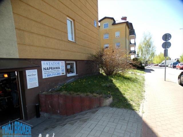 Inwestycyjny lokal 80 m² z parkingiem i wysokim sufitem