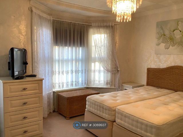 Inwood Avenue, Hounslow TW3, 2 bed terraced house to rent, £2,250 pcm | PrimeLocation