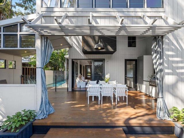 Is this the tree house? Or the sea house better yet it's BOTH!
