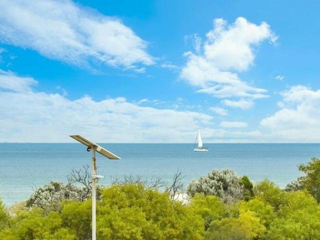 IS THIS THE BEST VIEW IN SOUTH FREMANTLE? OCEAN VIEWS FOR DAYS! LUXURY LIVING AT SOUTH BEACH!