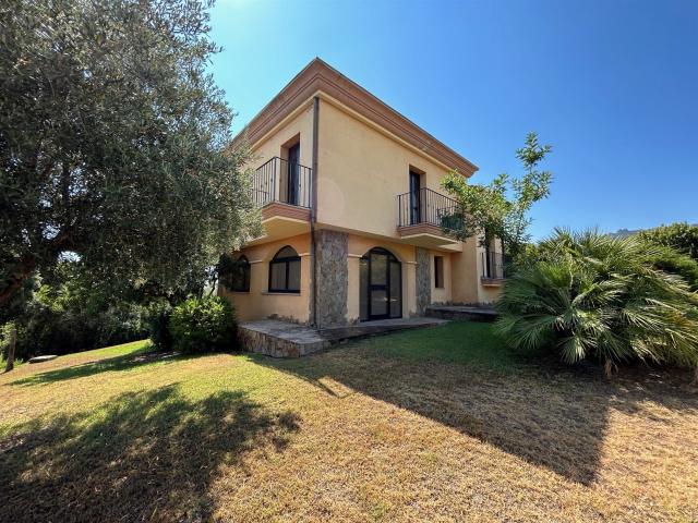 Is Molas rifinita e panoramica villa con giardino 200m² Pula