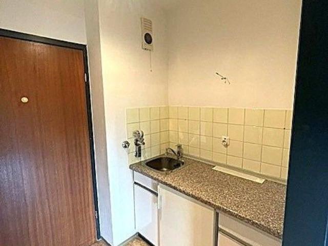 Ismaning 1 Zimmerwohnung, Küche, Flur, Bad mit WC, Balkon, Kellerabteil