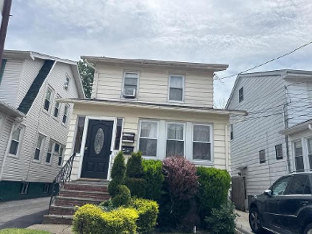 Isabella Ave