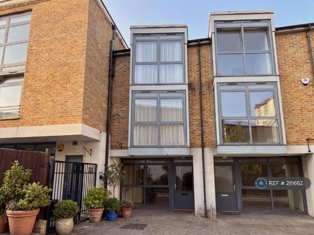 Isabella Mews, London, N1 2 bed terraced house to rent £3,600 pcm £831 pw