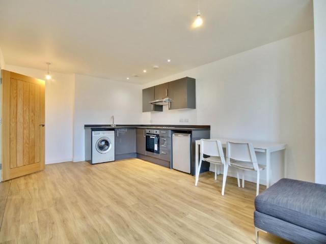 Isambard Brunel Road, Portsmouth PO1, 2 bed flat to rent, £1,200 pcm | PrimeLocation