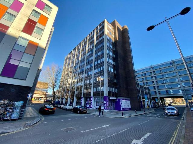 Isambard Brunel Road, PORTSMOUTH 1 bed apartment to rent £850 pcm £196 pw