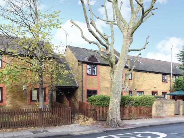 Isambard Place, Rotherhithe SE16, 1 bed maisonette to rent, £1,600 pcm | PrimeLocation