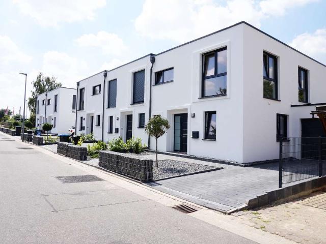 ISERNHAGEN FB: Komfort Reihenmittelhaus Bauhausstil Stellplatz Garten