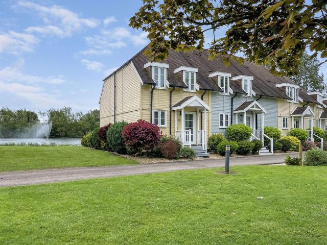 Isis Lakes, Spine Road, South Cerney. 3 bed end of terrace house to rent £1,700 pcm £392 pw