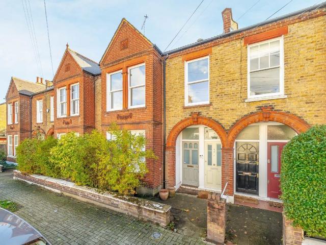 Isis Street, Earlsfield SW18, 3 bed flat to rent, £3,250 pcm | PrimeLocation