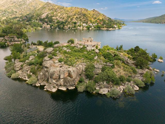 ISLA CENTINELA — UNA ISLA PRIVADA CON CASTILLO