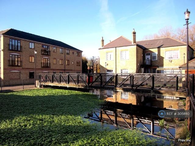 Island House, Morden, SM4 2 bed flat to rent £2,000 pcm £462 pw
