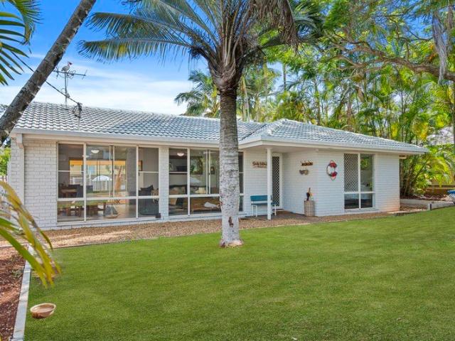 Island Hideaway Within Walking Distance to Golf Club