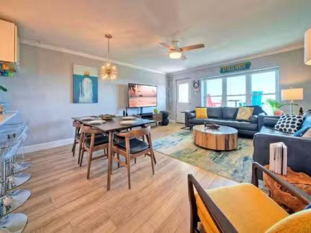 Island Retreat Court